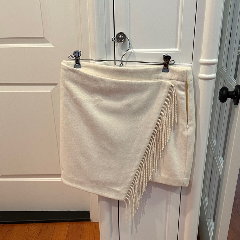 Milly Cream Asymmetrical Fringe Skirt - Size 8 - Never Worn - Winter White ❄️